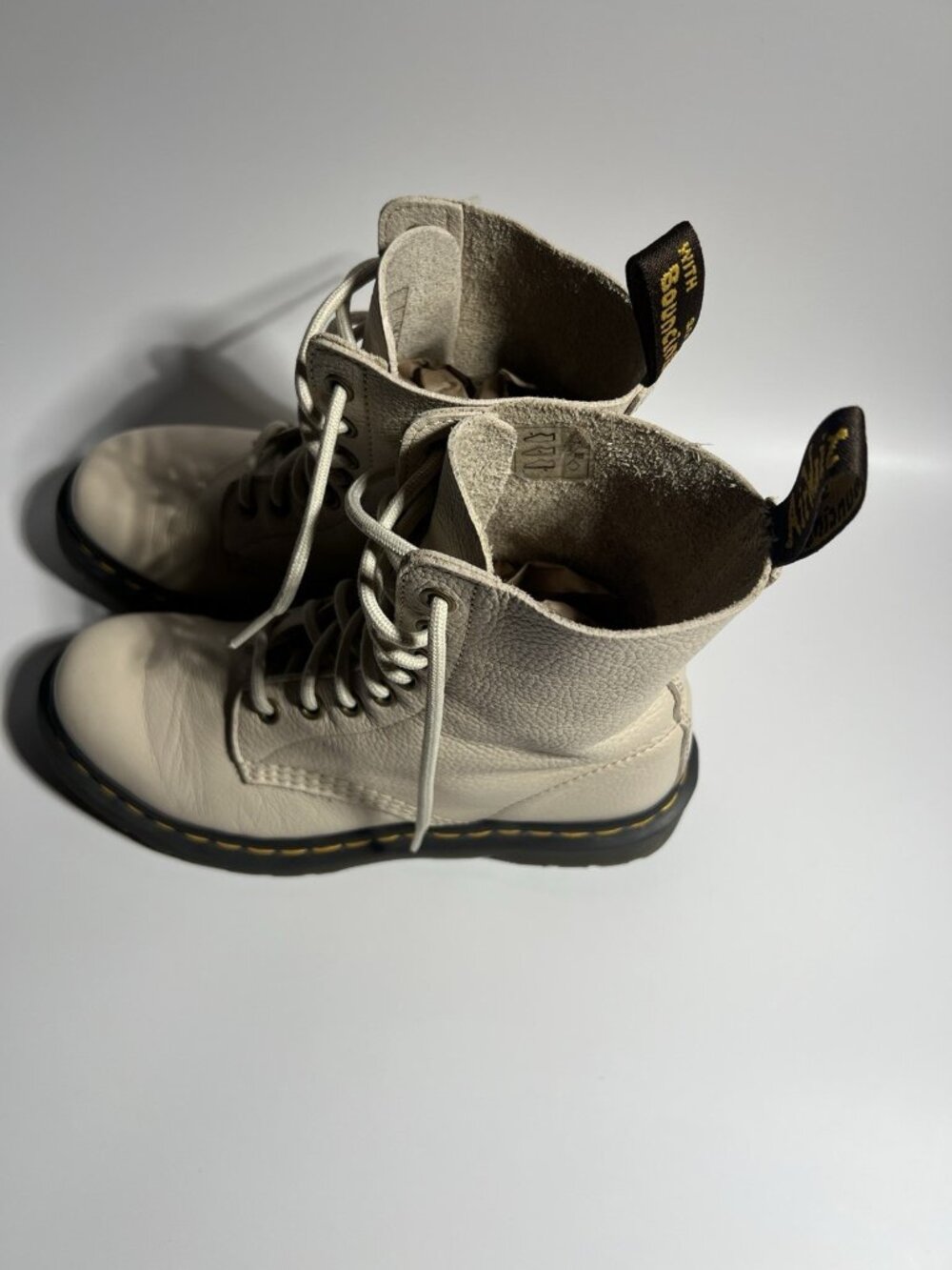 Dr. Martens 1460 Pascal Women’s Virginia Leather Boots Taupe Size 7 NEW - Picture 13 of 15